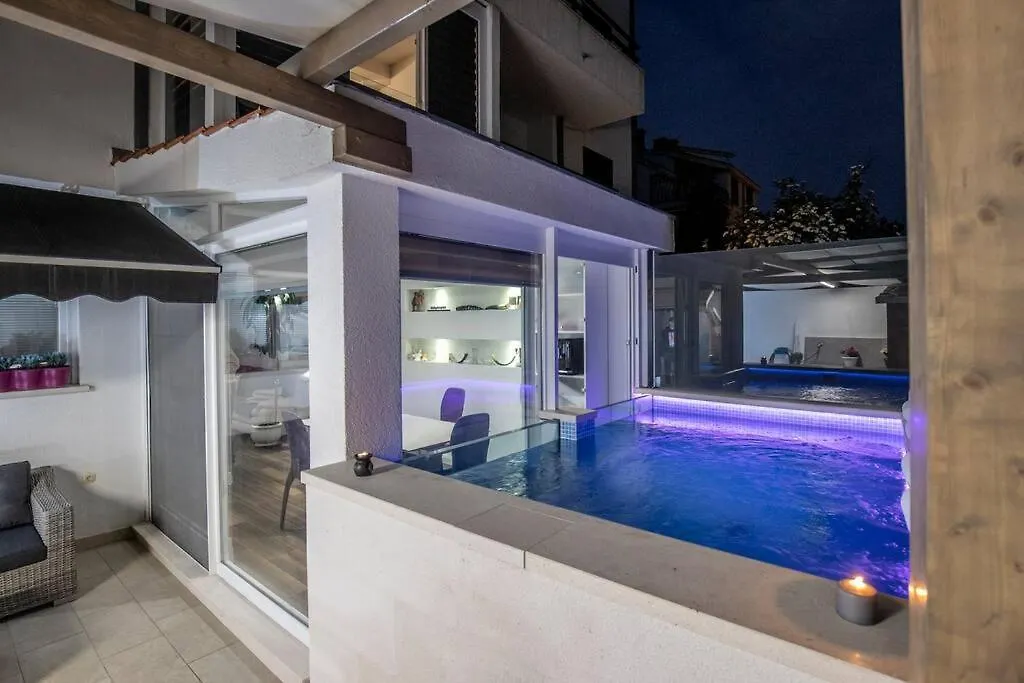 Luxury Apartment Martinis With Pool Split