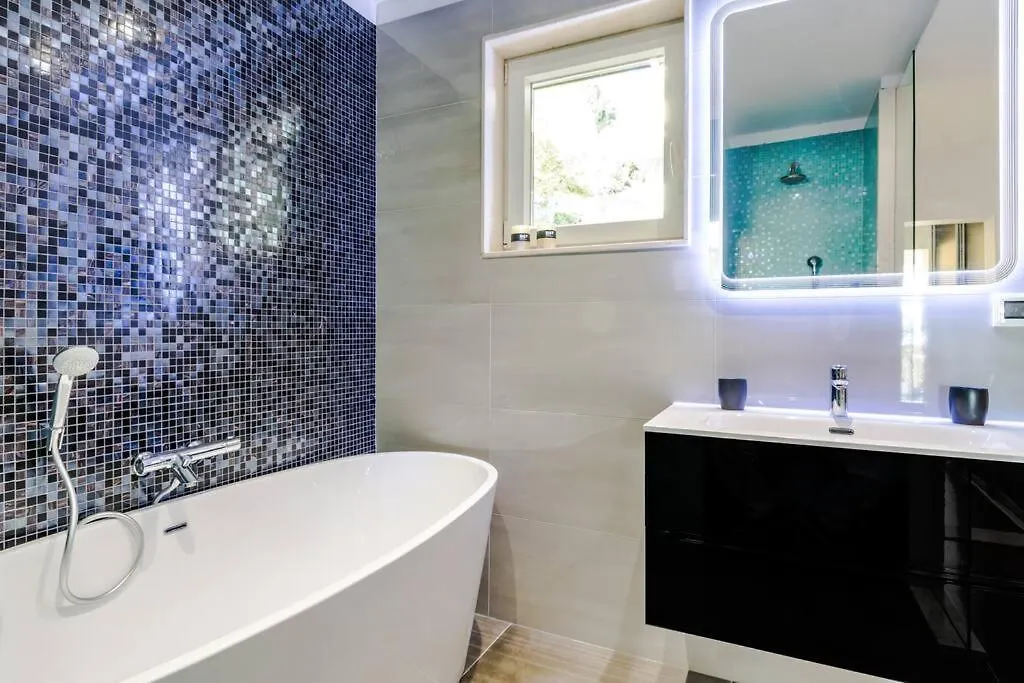 Luxury Apartment Martinis With Pool Split